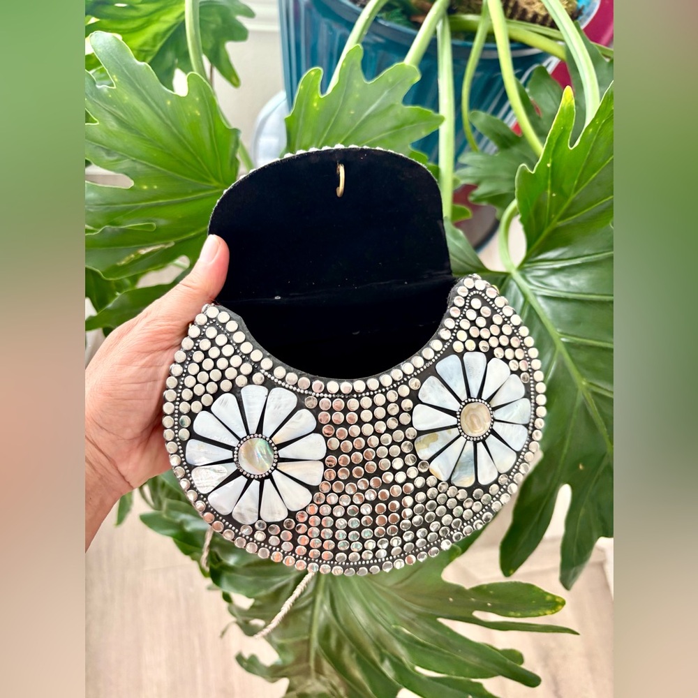 Metal & shell Handcrafted Moroccan Handbag from Morocco - Picture 4 of 10
